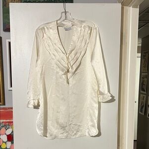 Georgette Trabolsi vintage satin ivory tunic. Ruffle detail v neck and wrist